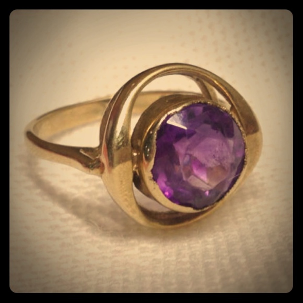 Vintage Art Deco Amethyst Ring 8KT size 5.5